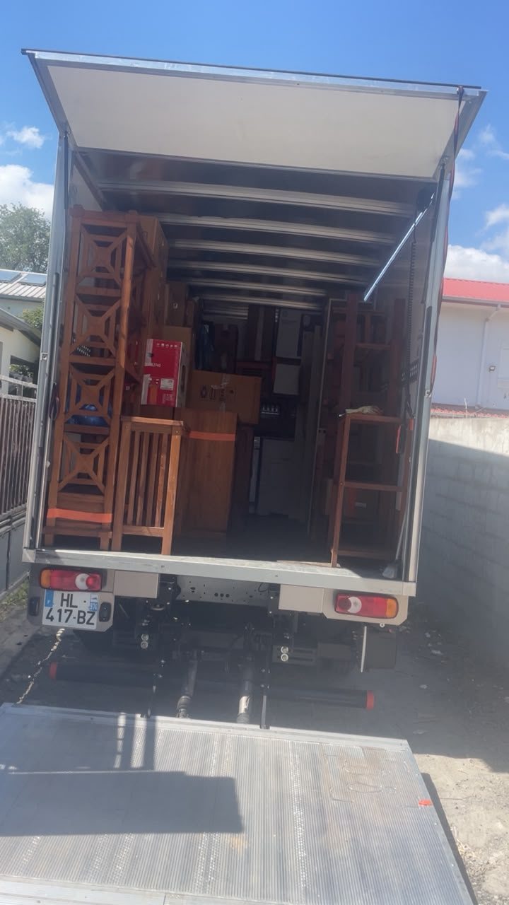 Chargement de mobilier — TM Transport Méra
